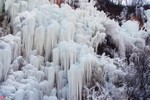 Ngắm thác băng nhân tạo đẹp mê hồn ở Trung Quốc
