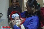 Công dân Hà Tĩnh chào đời trong phút giao thừa năm 2018