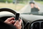 Đề xuất cấm sử dụng điện thoại di động khi đang lái xe ôtô