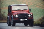 Land Rover hồi sinh Defender bằng phiên bản nhanh nhất, mạnh nhất lịch sử