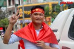 Áo, cờ Tổ quốc cổ vũ U23 Việt Nam “cháy hàng” trước trận chung kết