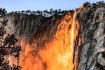 Thác lửa cực hiếm: Hiện tượng thiên nhiên kỳ thú