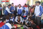 "Xuân ấm Kỳ Lạc" - gói hơn 300 chiếc bánh chưng tặng học sinh