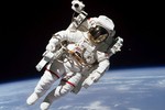 Nga sẽ đưa người lên du lịch vũ trụ với giá 100 triệu USD