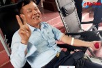 Hai người nước ngoài đầu tiên hiến máu tình nguyện ở Hà Tĩnh