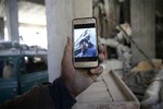 Xót xa cha tìm con giữa "địa ngục trần gian" Syria