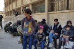 Hình ảnh dân thường sơ tán qua hành lang nhân đạo ở Đông Ghouta
