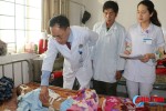 Bác sỹ Hà Tĩnh quyên tiền hỗ trợ sau phẫu thuật cứu cháu bé người Lào