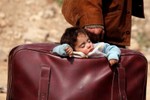 Hình ảnh người dân Syria lũ lượt sơ tán khỏi vùng chiến sự Đông Ghouta