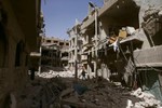 Quang cảnh đổ nát ở thị trấn Douma sau những cuộc không kích và nã pháo ác liệt