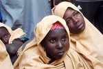 Giọt nước mắt ngày trở về của các nữ sinh Nigeria bị Boko Haram bắt cóc