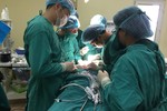 Bệnh viện K lần đầu tiên phẫu thuật thành công u tuyến giáp qua đường miệng