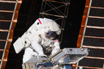 Hai nhà du hành vũ trụ Mỹ thay thế các thiết bị xuống cấp của trạm ISS