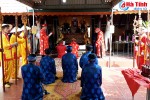 Đông đảo người dân dự lễ khai hội đền Vại