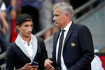 Mourinho bất ngờ đôn con trai lên băng ghế huấn luyện M.U