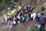 Số người chết tăng cao trong vụ tai nạn xe buýt chở học sinh ở Ấn Độ