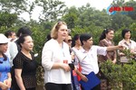 Video: Vẻ đẹp NTM Hà Tĩnh "níu bước" đoàn đại sứ quán