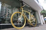 Cận cảnh xe đạp dát vàng “cực độc” giá bạc tỷ của đại gia Hà Nội