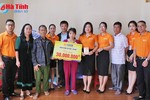SHB Hà Tĩnh trao 30 triệu đồng hỗ trợ bệnh nhân ung thư