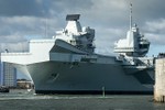 Tàu sân bay mạnh nhất hải quân Anh ra khơi với máy bay quân sự