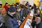 Quang cảnh cử tri Nga đi bỏ phiếu bầu cử Tổng thống