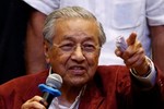 Thế giới ngày qua: Ông Mahathir tuyên thệ nhậm chức Thủ tướng Malaysia
