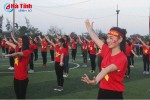 Video: 300 SV Đại học Hà Tĩnh nhảy flashmob cổ vũ U23 Việt Nam