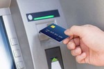 NHNN chỉ đạo tạm dừng tăng phí rút tiền từ ATM