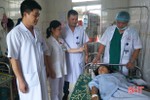 Bác sỹ, điều dưỡng bệnh viện Hương Khê hiến máu cứu sản phụ