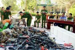 Công an Thạch Hà tiêu hủy 320 súng tự chế, 203 kg pháo lậu