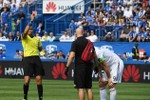 Tát đối thủ, Ibrahimovic nhận thẻ đỏ đầu tiên ở Mỹ
