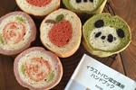 Bà mẹ Nhật đưa tranh vẽ vào lõi bánh mì