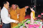Hàng trăm phật tử thành phố Hà Tĩnh đón lễ Phật Đản năm 2018