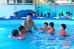 Dạy bơi cho trẻ ở Hương Khê, "hay" nhưng phụ huynh không mặn mà