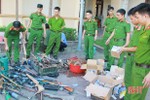 Công an huyện Can Lộc tiêu hủy số lượng lớn vũ khí tự chế, vật liệu nổ