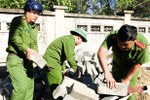 Không quản nắng nóng, đoàn viên, hội viên giúp xã Thạch Đồng xây dựng NTM