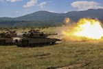 Uy lực chiến tăng M1A1 Abrams trong huấn luyện chiến đấu