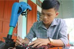 Cậu học trò trường huyện làm chân robot hỗ trợ người khuyết tật