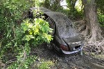 Chiếc Mercedes-Benz C300 bí ẩn nằm dưới lòng sông 3 tháng