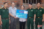 Trao 50 triệu đồng hỗ trợ gia đình liệt sỹ ở Can Lộc