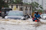 Cẩm nang lái xe an toàn mùa mưa bão
