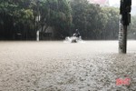 Mưa lớn, nhiều tuyến giao thông TP Hà Tĩnh ngập sâu