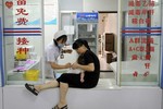 Trung Quốc yêu cầu bắt giữ 18 đối tượng liên quan vụ bê bối vaccine