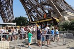 Thế giới ngày qua: Tháp Eiffel đóng cửa do đình công