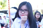 Nữ sinh Trường THPT Chuyên Hà Tĩnh rạng rỡ, duyên dáng ngày khai trường