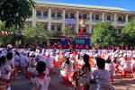 Tập đoàn Bảo Việt chung vui khai giảng và trao học bổng cho học sinh Hà Tĩnh