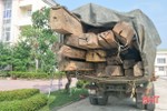 Tạm giữ xe tải chất đầy gỗ không giấy tờ hợp lệ