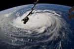 Siêu bão Florence sắp đổ bộ, dân Mỹ hoảng loạn sơ tán
