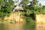 Gần 100 hộ dân Hương Xuân sống thắc thỏm bên dòng sông Tiêm