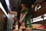 Xe khách biển Lào chở 5 tấn gỗ đinh hương trái phép ra Bắc tiêu thụ